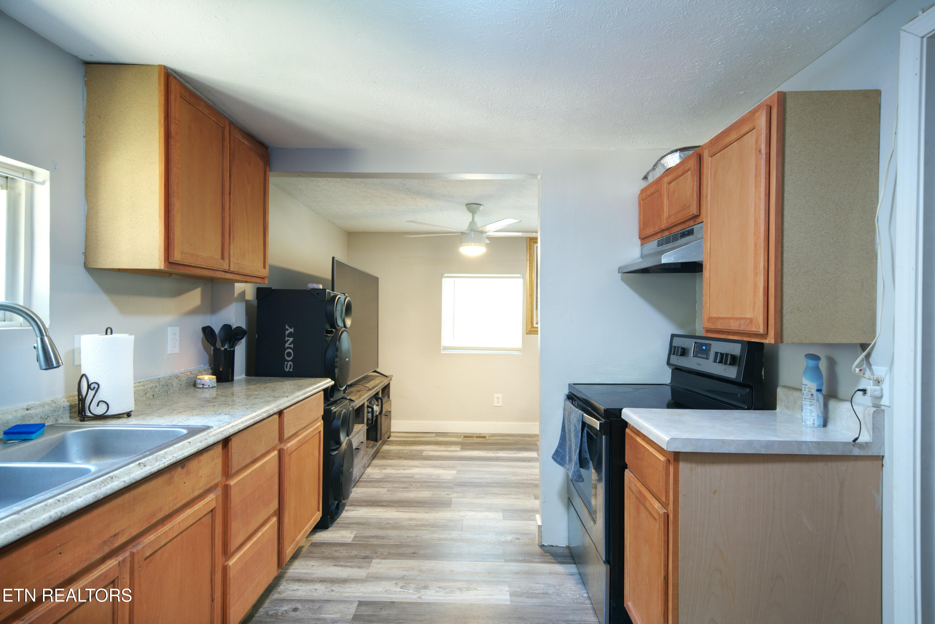 523 West Broad Street Clinton, TN 37716 - Photo 4 of 21 01 - Clinton TN