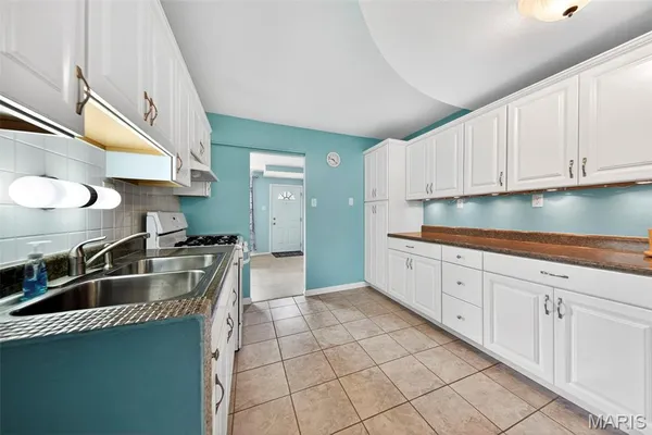 $135,000 | 205 Lynn Meadows Lane, Florissant, MO 63033