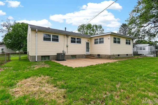 $135,000 | 205 Lynn Meadows Lane, Florissant, MO 63033