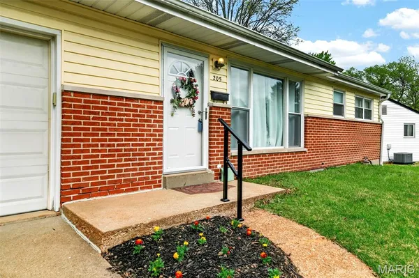 $135,000 | 205 Lynn Meadows Lane, Florissant, MO 63033