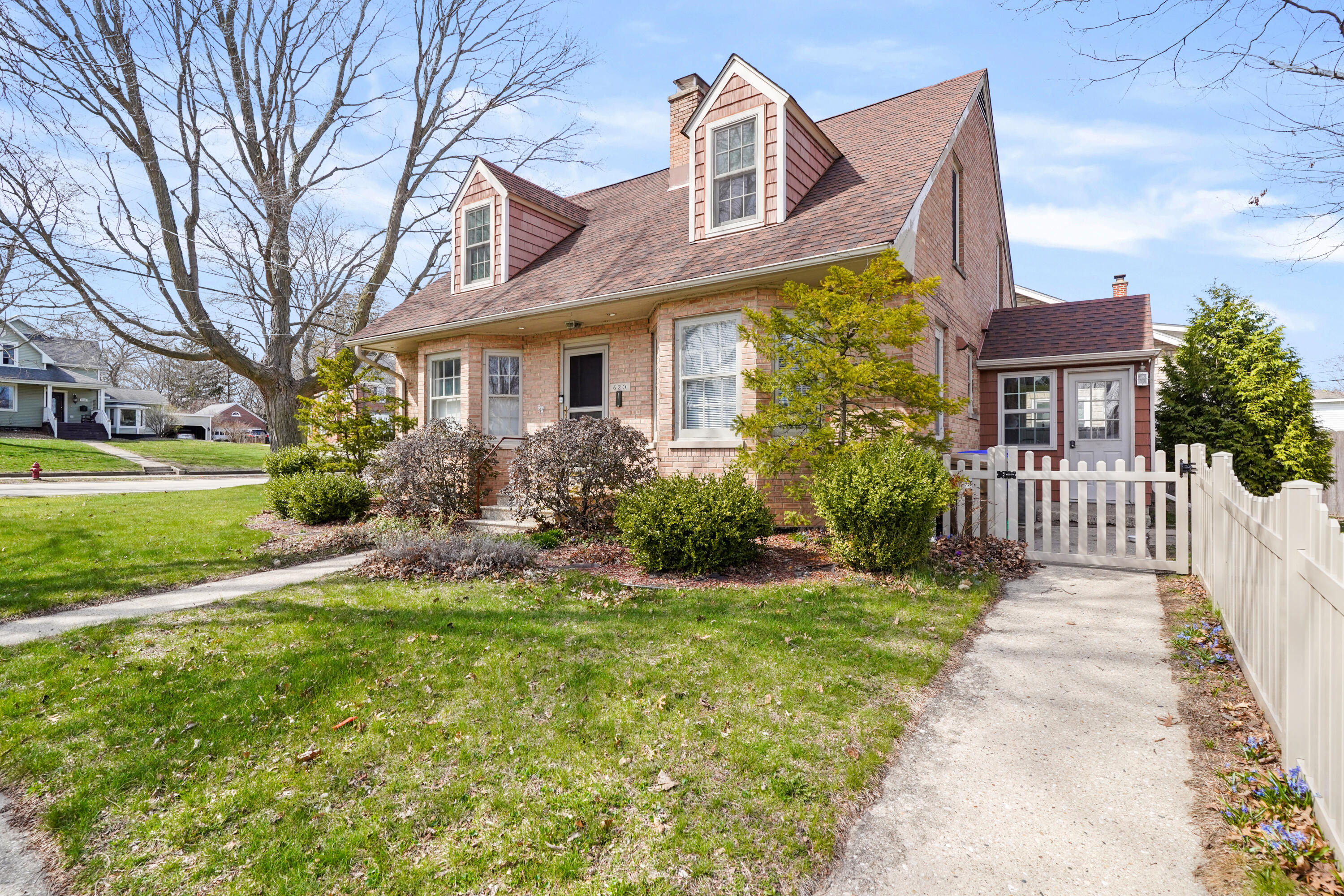620 73rd Street Kenosha, WI 53143 - Photo 2 of 34 Front