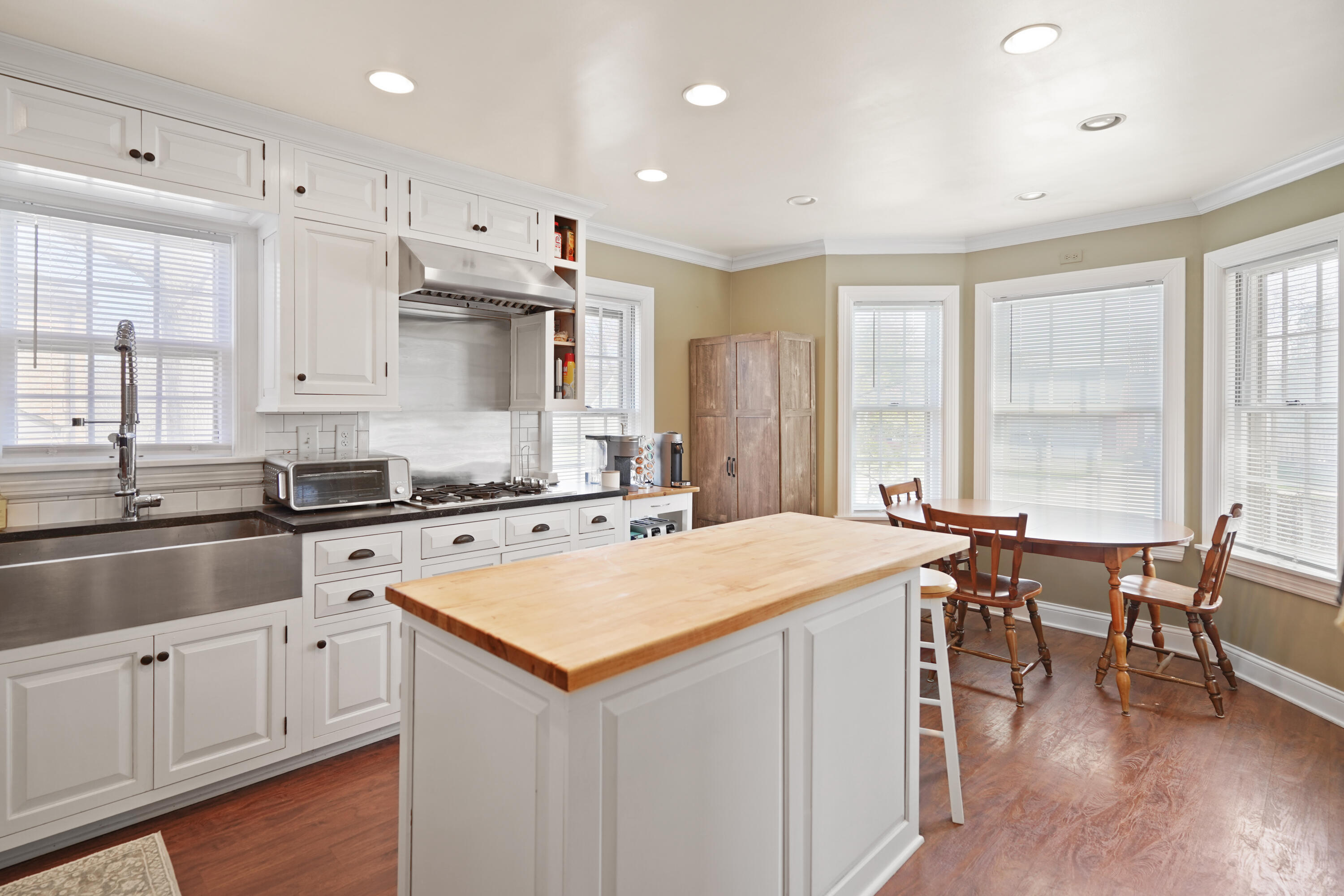 620 73rd Street Kenosha, WI 53143 - Photo 26 of 34 Bright Kitchen
