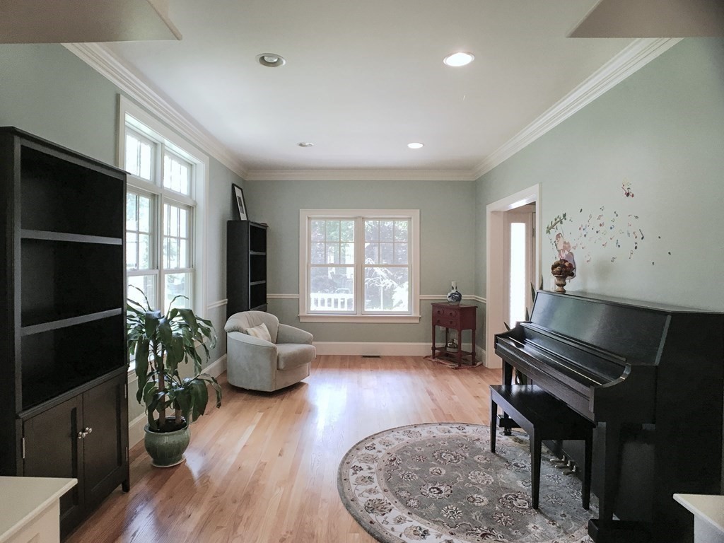 10 Larch Road, Unit 10 Wellesley, MA 02482 - Photo 9 of 26