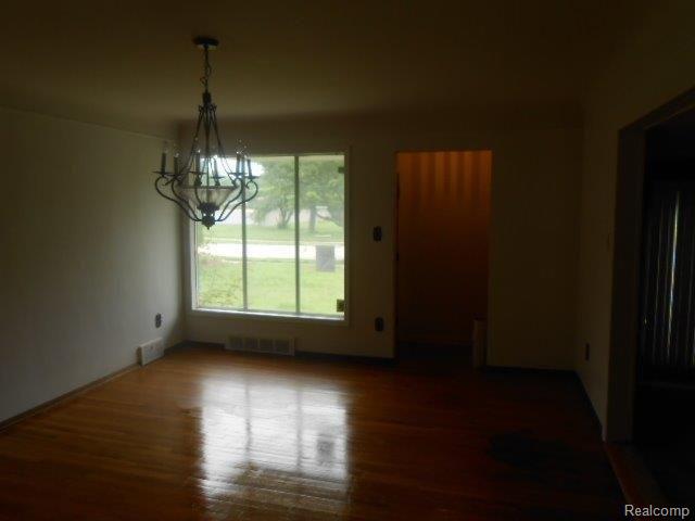 2090 elmcrest (18).jpg