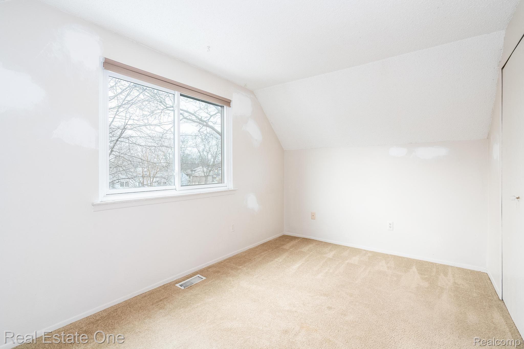 1500 Rustic Ridge Road Canton, MI 48188 - Photo 25 of 31 Second floor bedroom