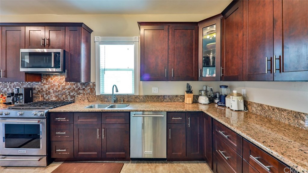 3457 Mulberry Street Riverside, CA 92501 - Photo 3 of 56 GORGEOUS KITCHEN TO CREATE MEMORIES