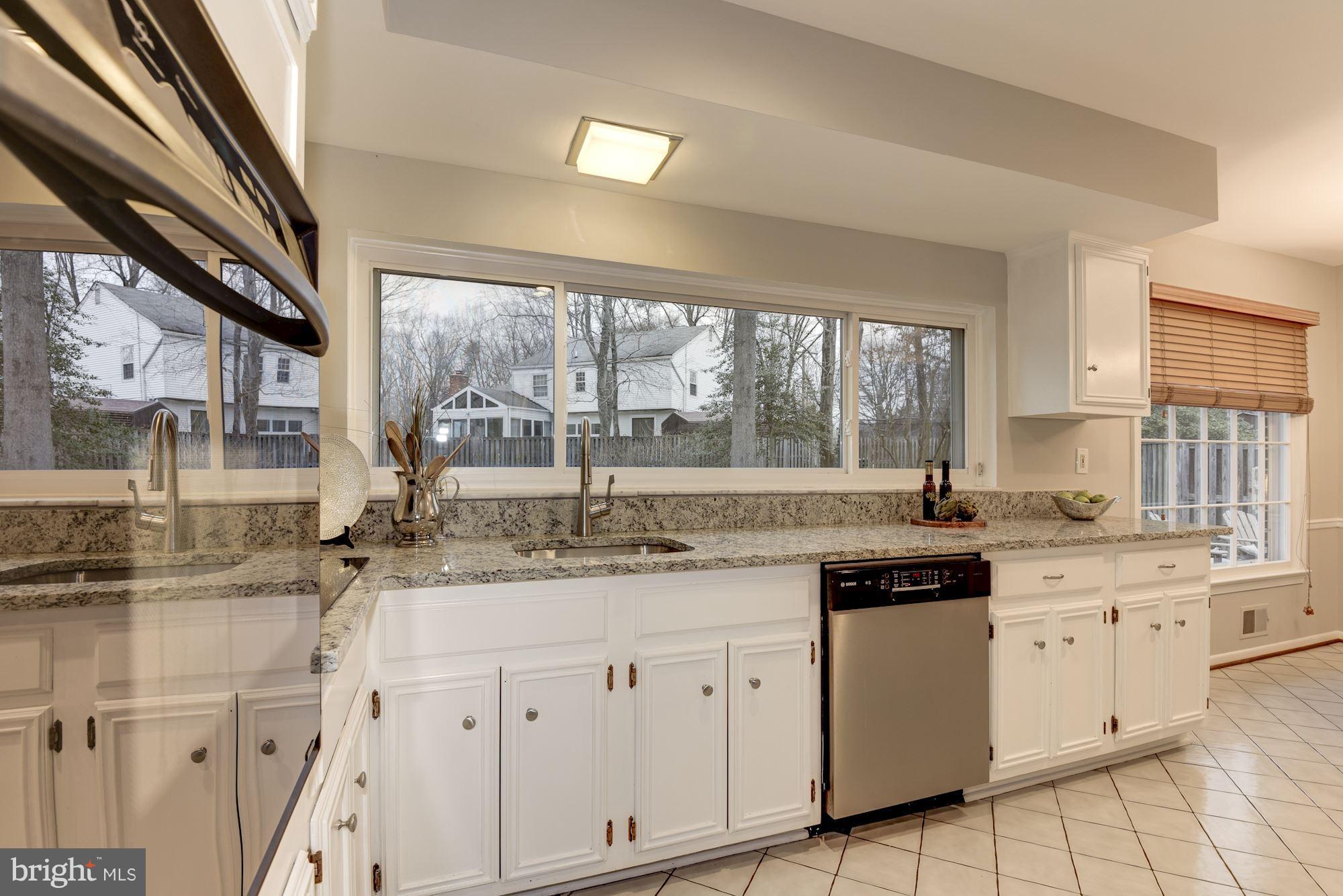606 Pine Road Fort Washington, MD 20744 - Photo 4 of 30 Kitchen