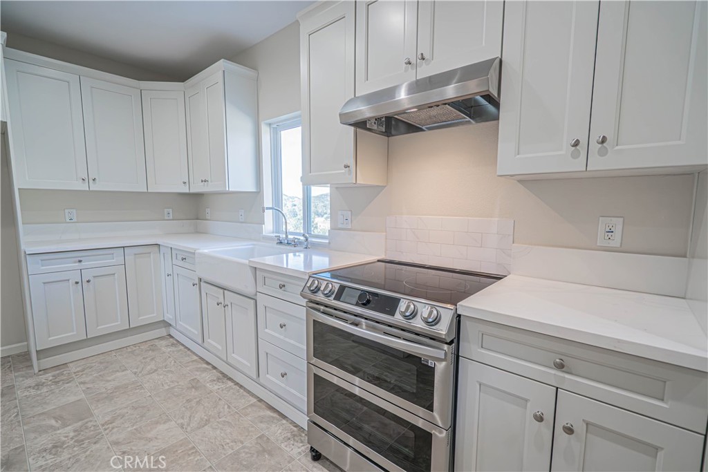 10540 Darling Road Agua Dulce, CA 91390 - Photo 26 of 56 Main kitchen