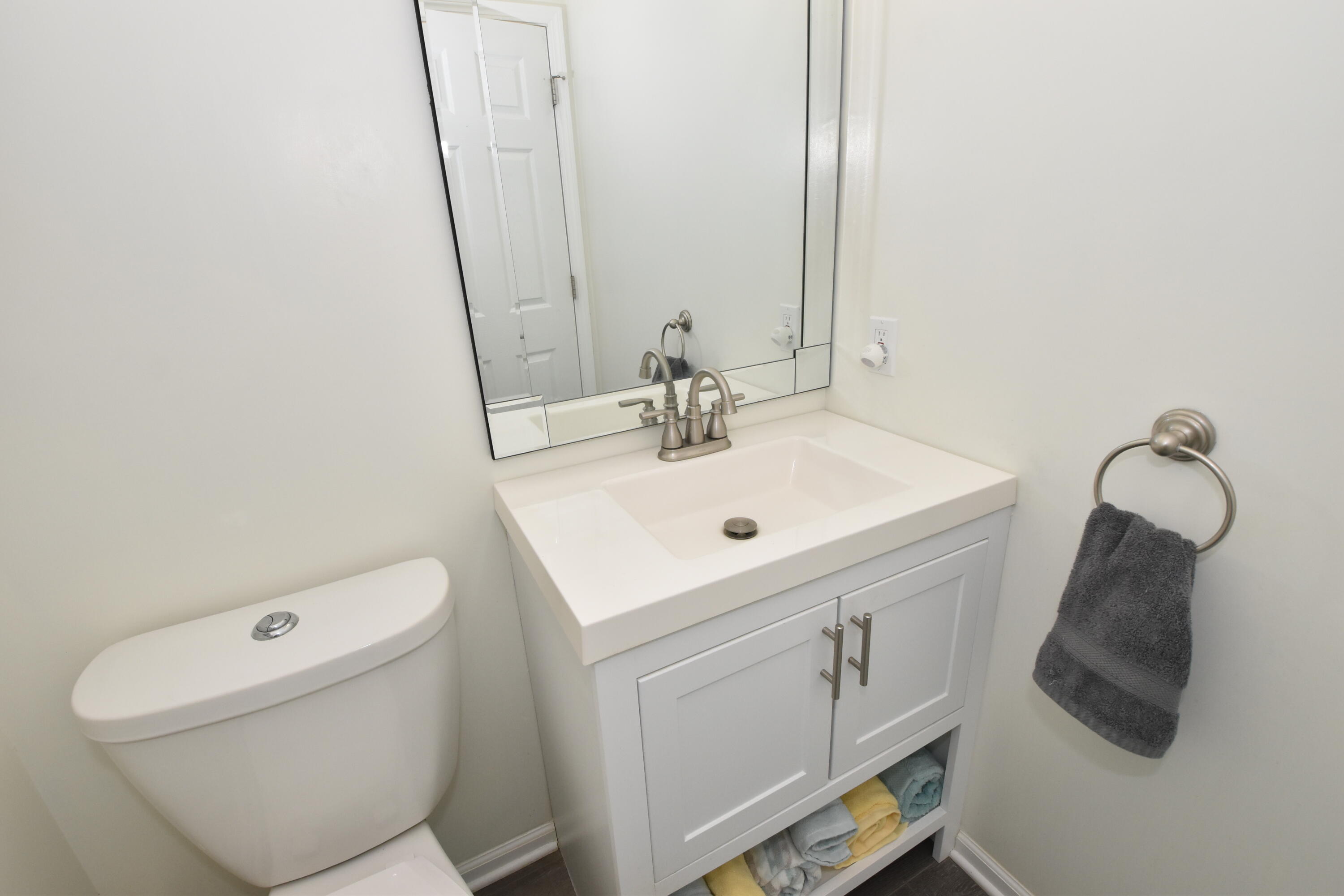 41 Campus Court Wind Point, WI 53402 - Photo 10 of 29 Guest Bath