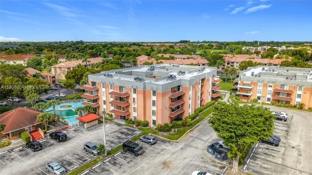 $249,000 | 17600 Northwest 68th Avenue, Unit B2004, Hialeah, FL 33015