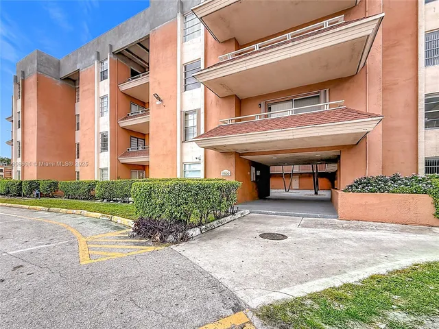 $279,900 | 17600 Northwest 68th Avenue, Unit B2004, Hialeah, FL 33015