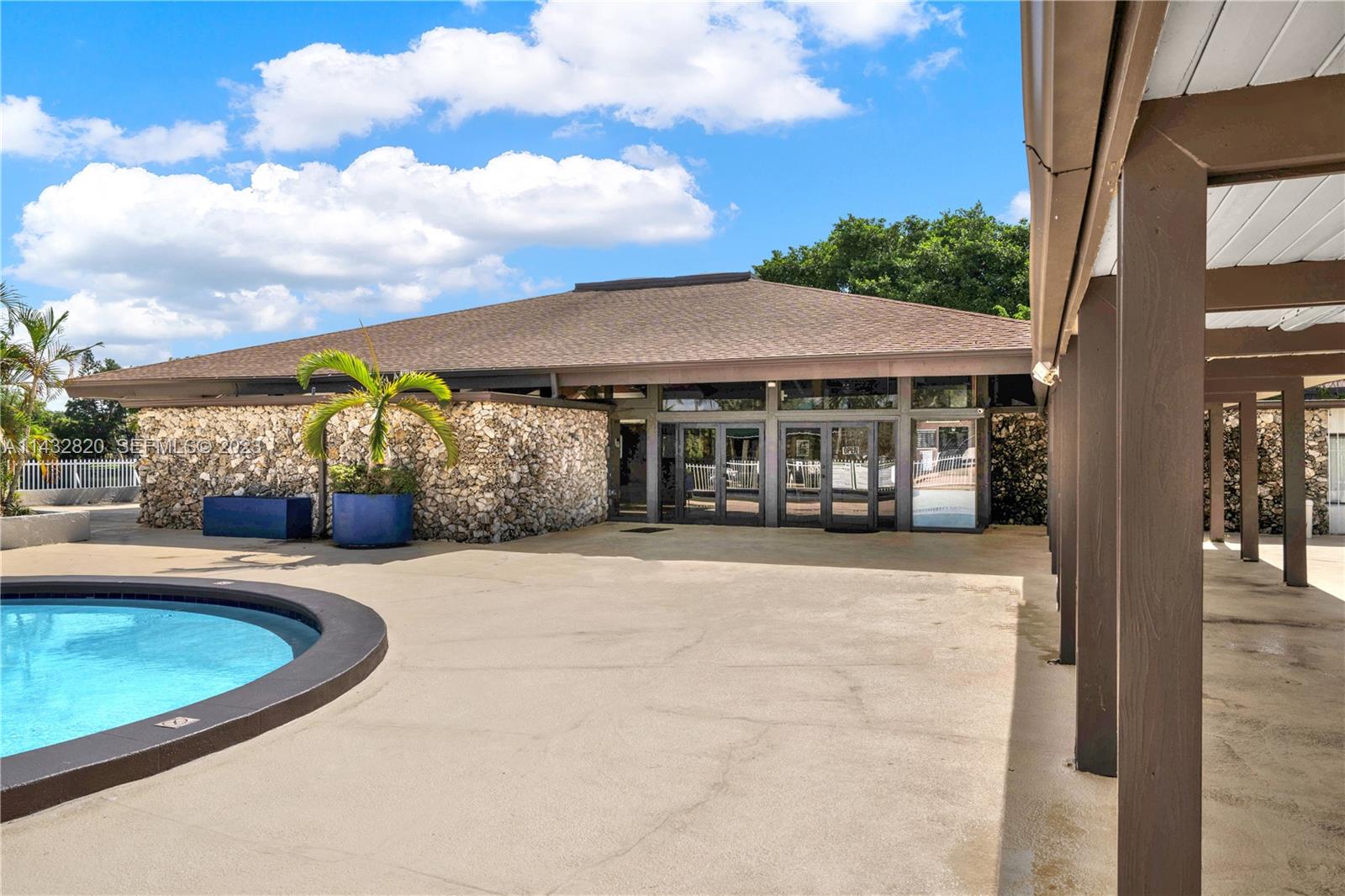 7013 Southwest 109th Court Miami, FL 33173 - Photo 28 of 33