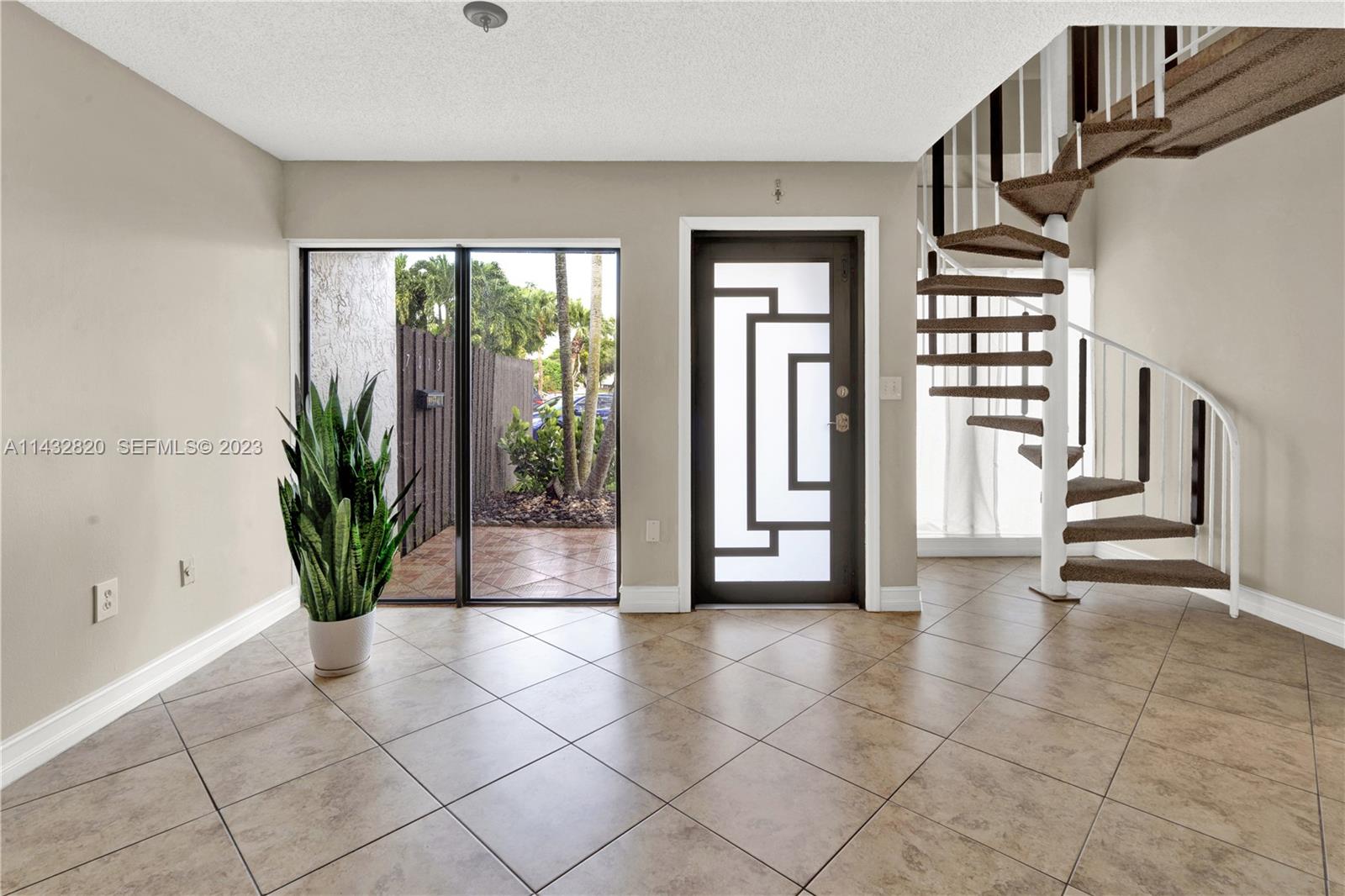 7013 Southwest 109th Court Miami, FL 33173 - Photo 3 of 33