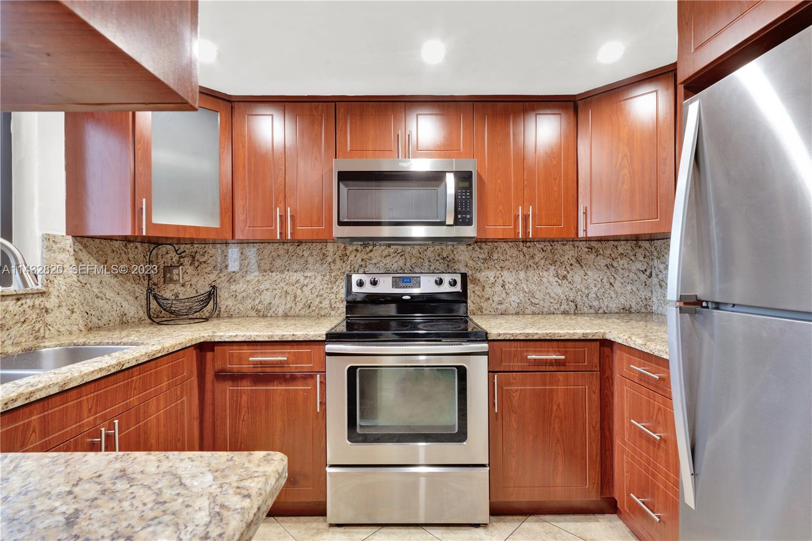 7013 Southwest 109th Court Miami, FL 33173 - Photo 8 of 33