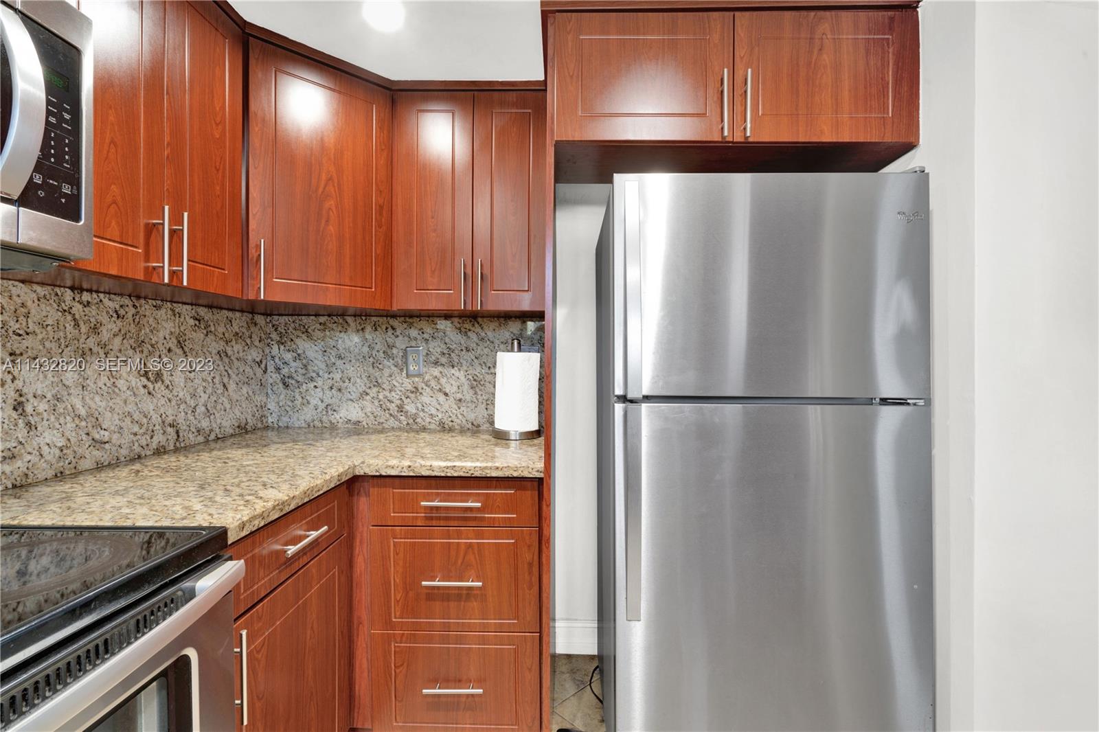 7013 Southwest 109th Court Miami, FL 33173 - Photo 10 of 33