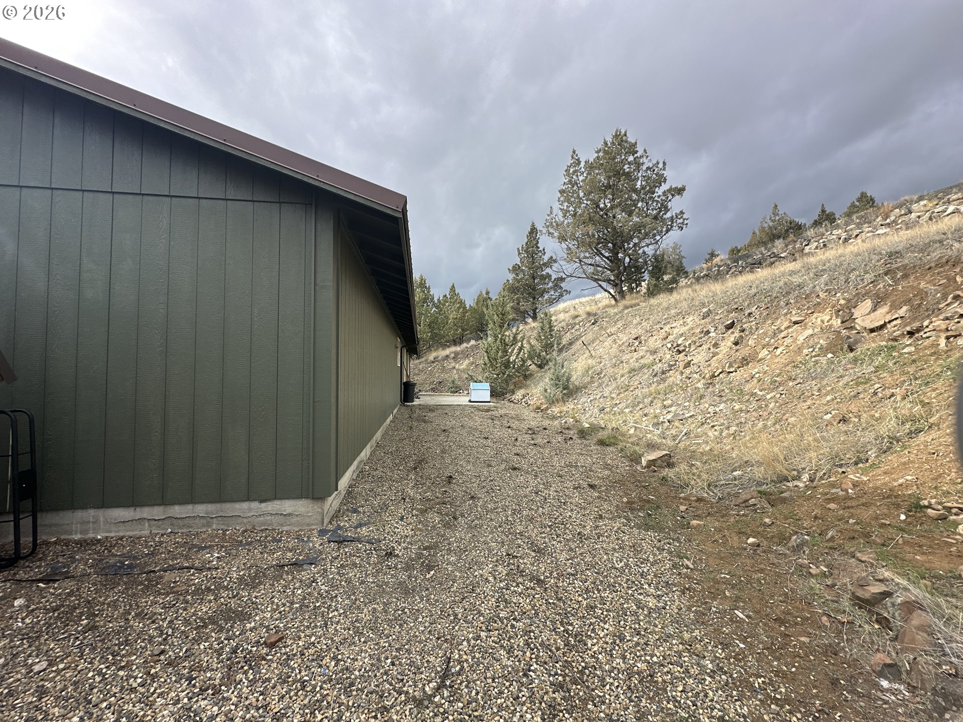 120 Valley View Drive John Day, OR 97845 - Photo 33 of 34 a backyard of a house