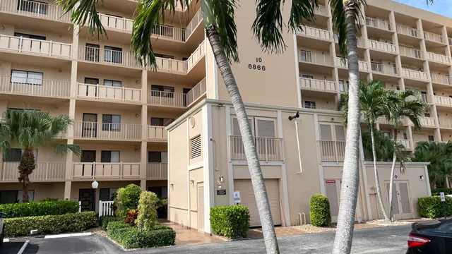 $4,500 | 6866 Huntington Lane, Unit 305, Delray Beach, FL 33446