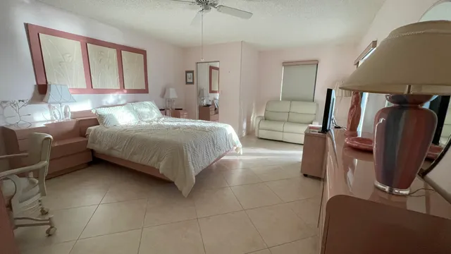 $4,500 | 6866 Huntington Lane, Unit 305, Delray Beach, FL 33446