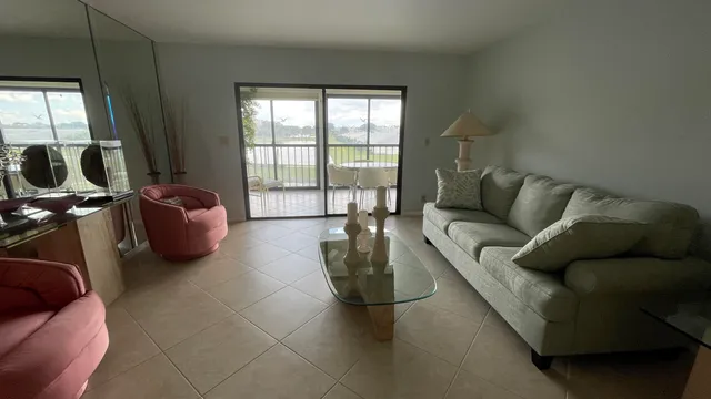 $4,500 | 6866 Huntington Lane, Unit 305, Delray Beach, FL 33446