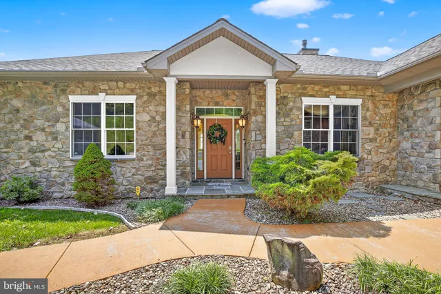 $1,092,500 | 522 Halyard Way, Enola, PA 17025