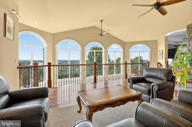 $1,092,500 | 522 Halyard Way, Enola, PA 17025