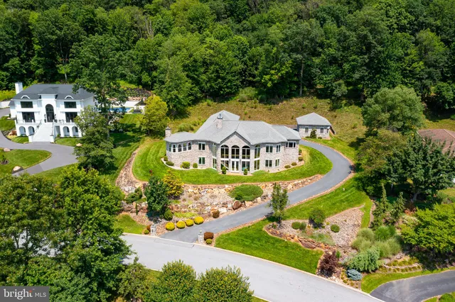 $1,092,500 | 522 Halyard Way, Enola, PA 17025