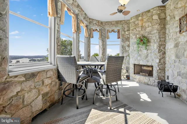 $1,092,500 | 522 Halyard Way, Enola, PA 17025