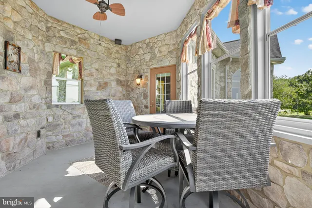 $1,092,500 | 522 Halyard Way, Enola, PA 17025