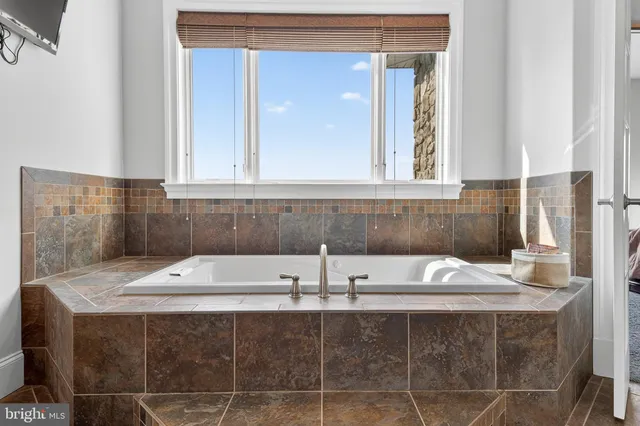 $1,092,500 | 522 Halyard Way, Enola, PA 17025