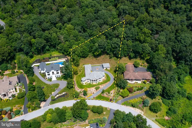 $1,092,500 | 522 Halyard Way, Enola, PA 17025