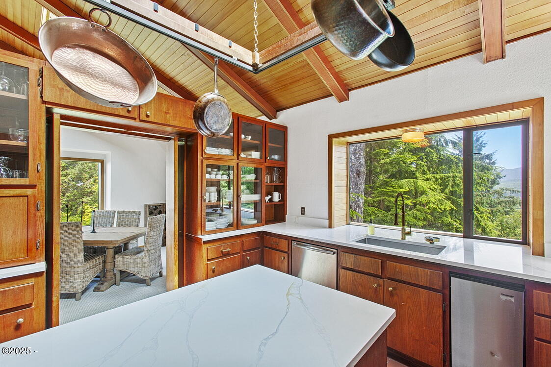 445 Summit View Lane Gleneden Beach, OR 97388 - Photo 16 of 67 Kitchen