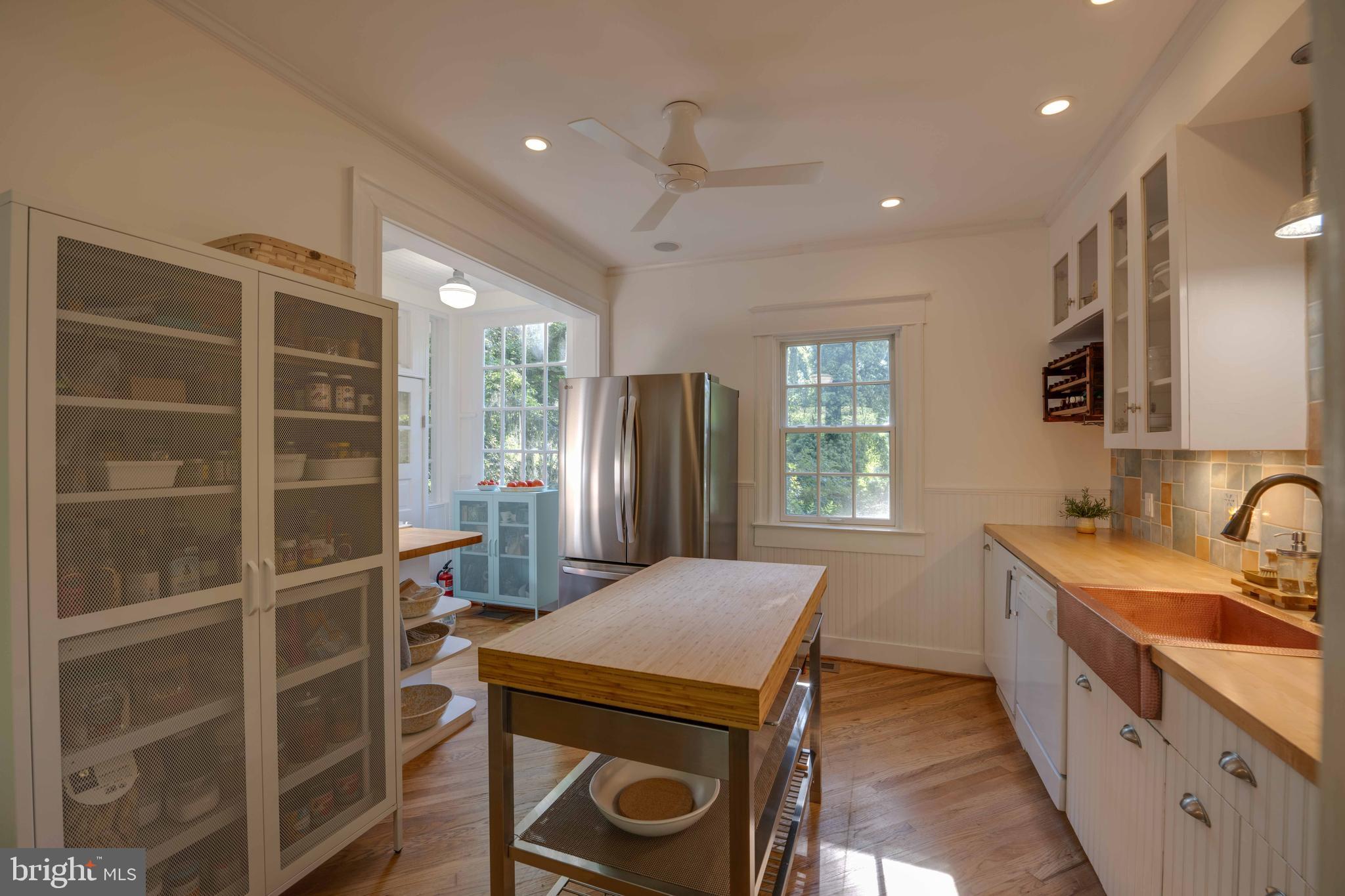5805 Lochlea Road Baltimore, MD 21209 - Photo 2 of 37
