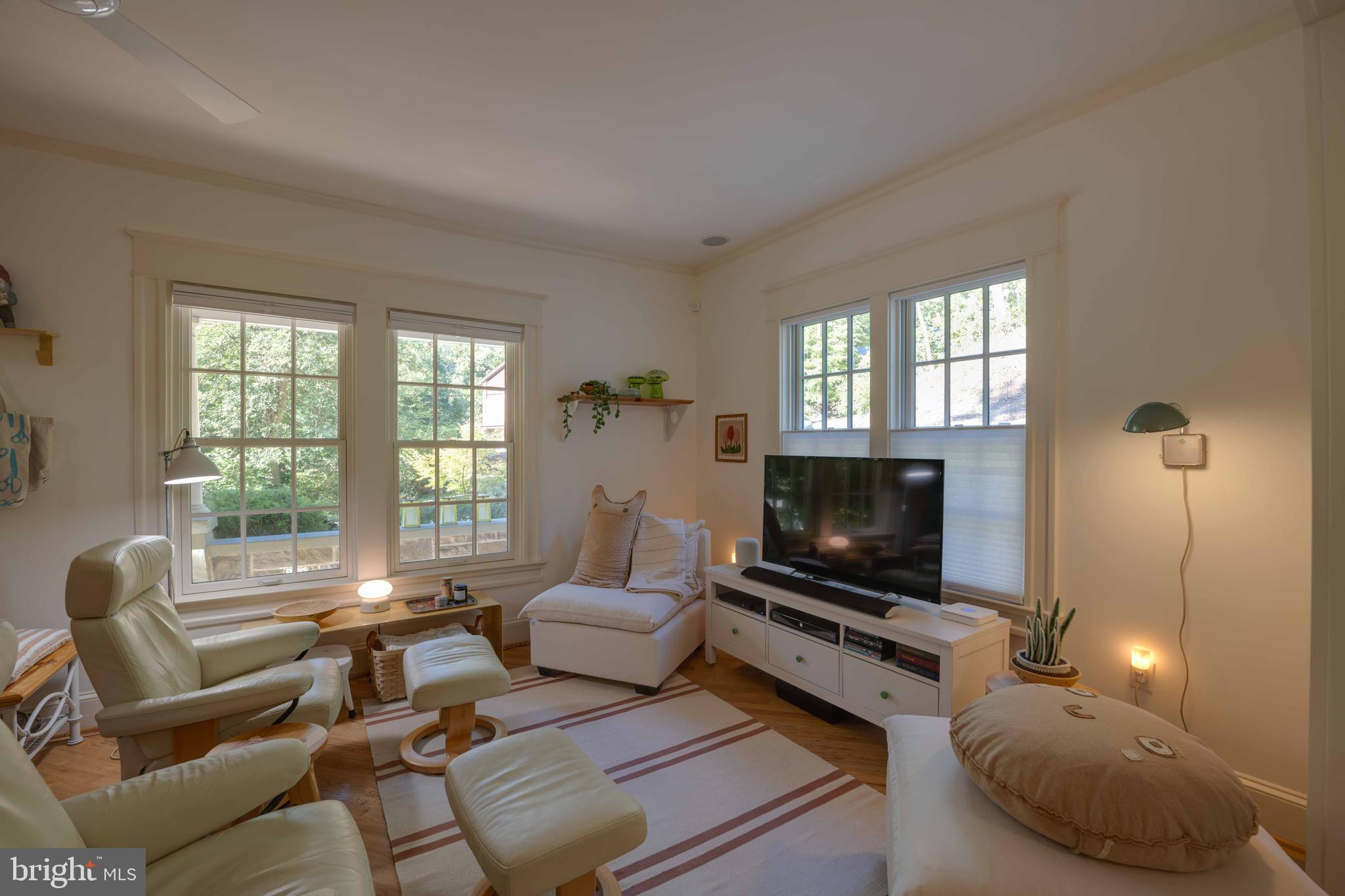 5805 Lochlea Road Baltimore, MD 21209 - Photo 3 of 37