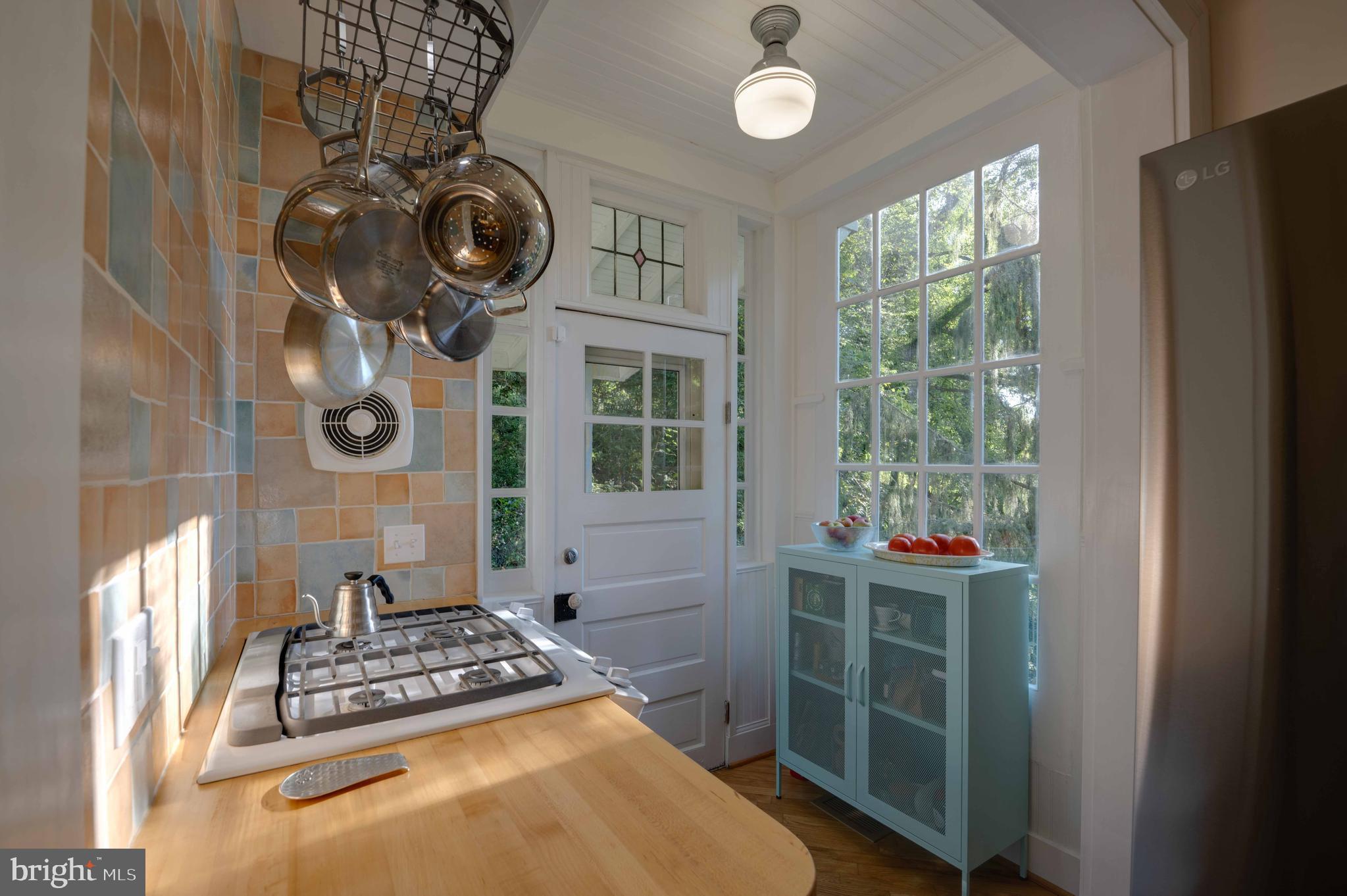 5805 Lochlea Road Baltimore, MD 21209 - Photo 4 of 37