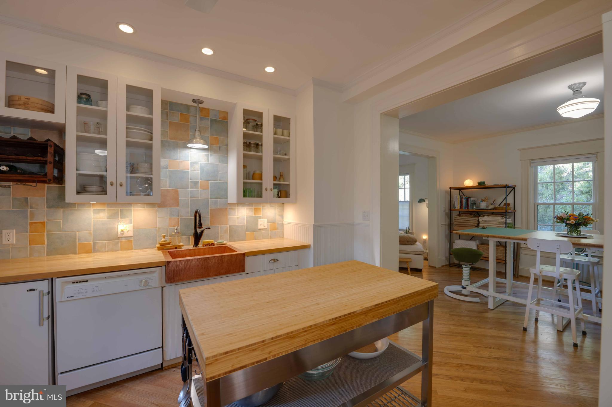 5805 Lochlea Road Baltimore, MD 21209 - Photo 8 of 37