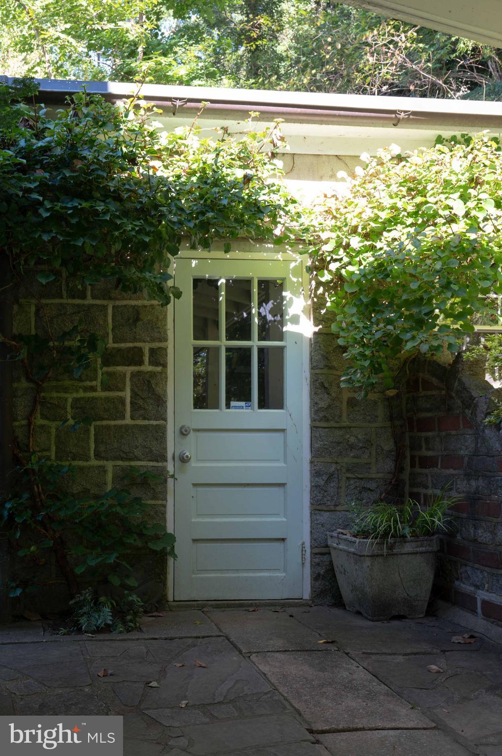 5805 Lochlea Road Baltimore, MD 21209 - Photo 10 of 37