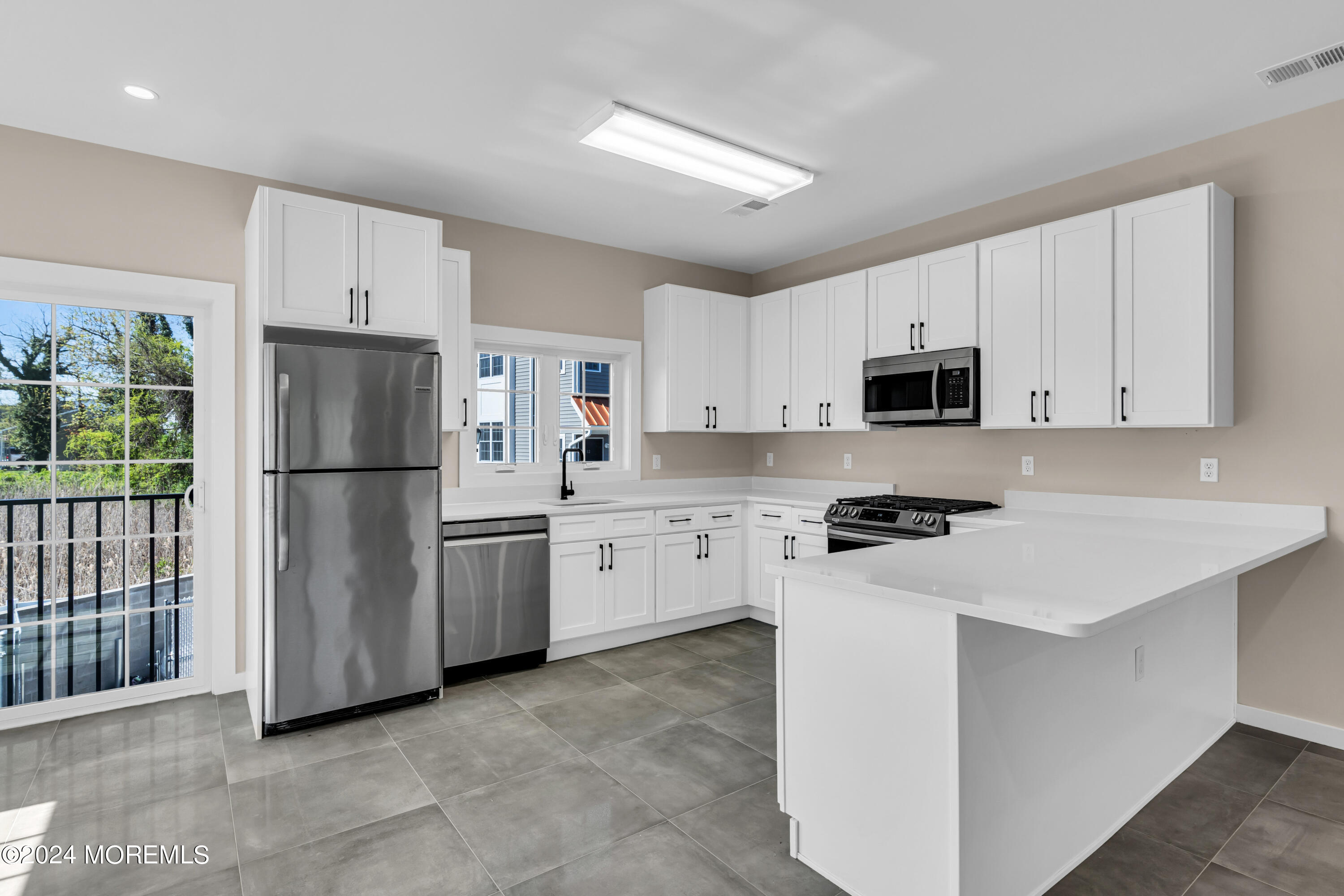 333 1st Street, Unit 3 Keyport, NJ 07735 - Photo 13 of 38 018_dsc09035