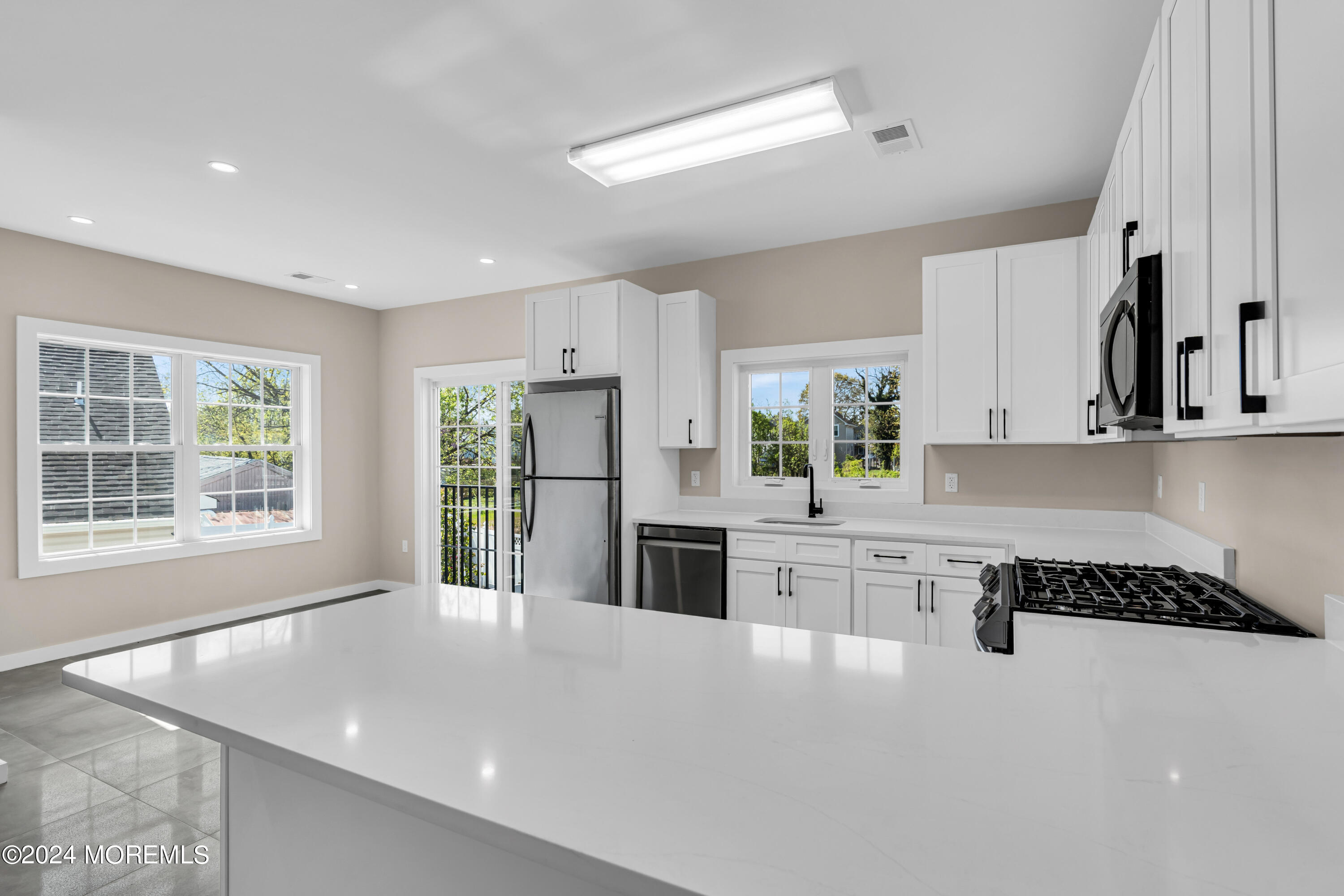 333 1st Street, Unit 3 Keyport, NJ 07735 - Photo 14 of 38 019_dsc09040