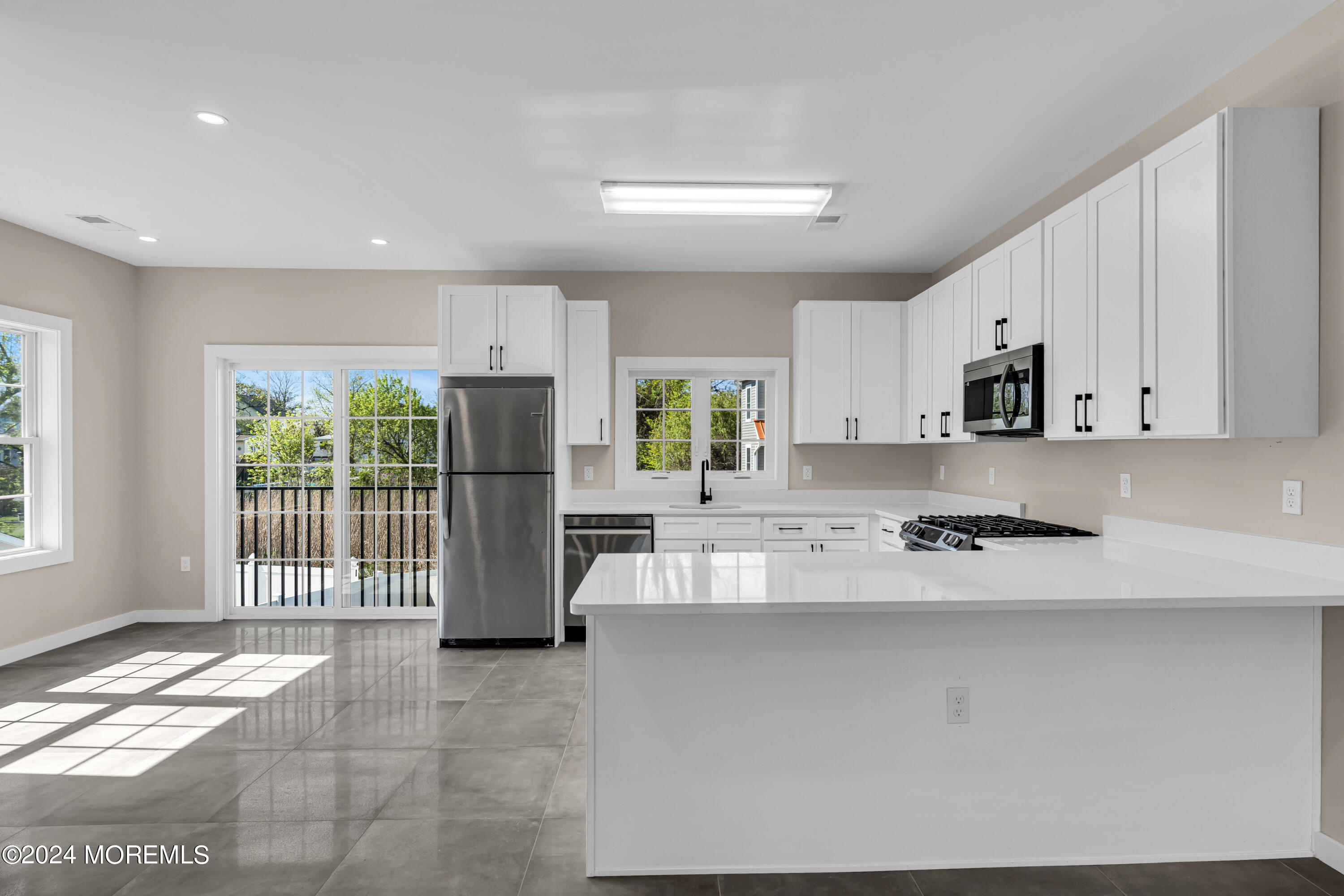 333 1st Street, Unit 3 Keyport, NJ 07735 - Photo 15 of 38 020_dsc09045