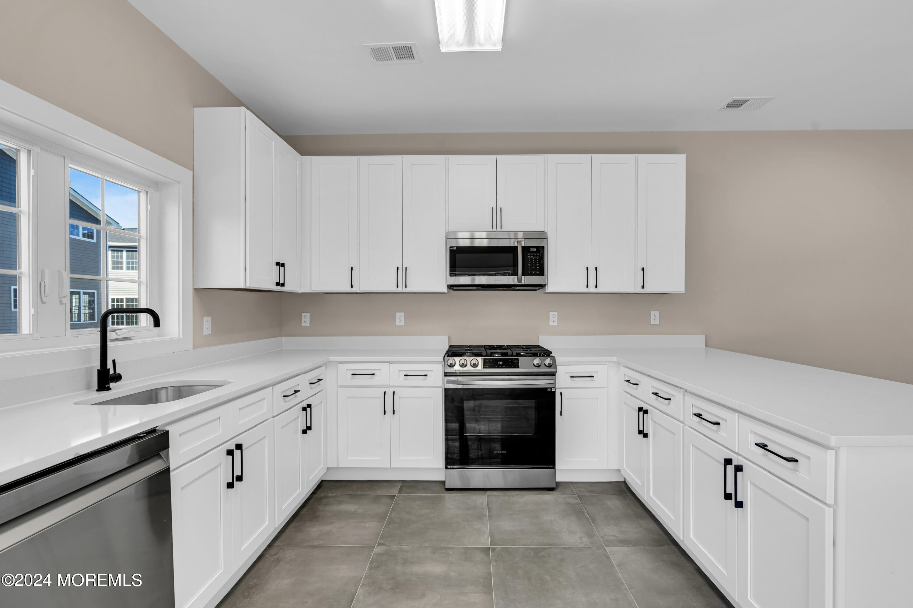 333 1st Street, Unit 3 Keyport, NJ 07735 - Photo 17 of 38 022_dsc09055