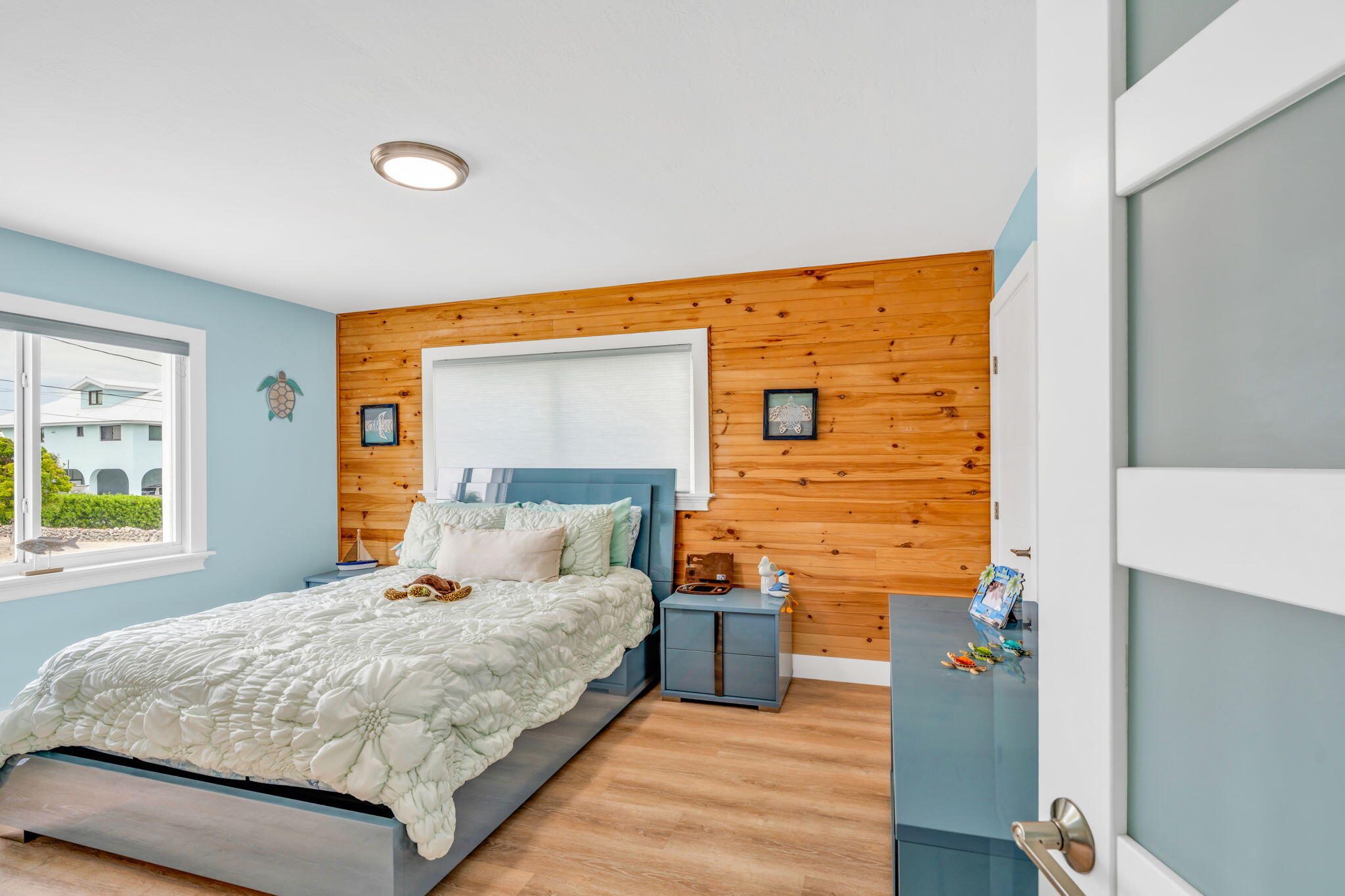 28538 John Silver Road Summerland Key, FL 33042 - Photo 20 of 45 a bedroom with a bed and wooden floor