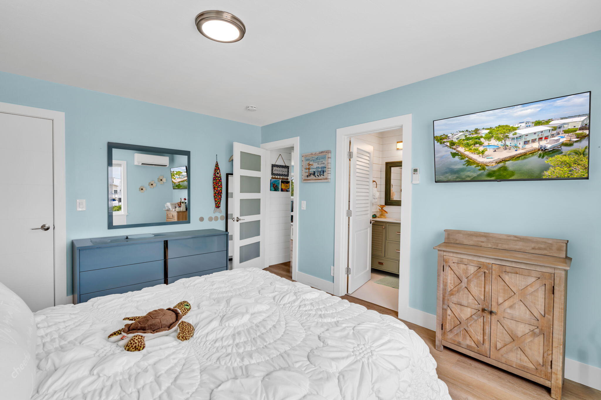 28538 John Silver Road Summerland Key, FL 33042 - Photo 22 of 45 a bedroom with a bed and wooden floor