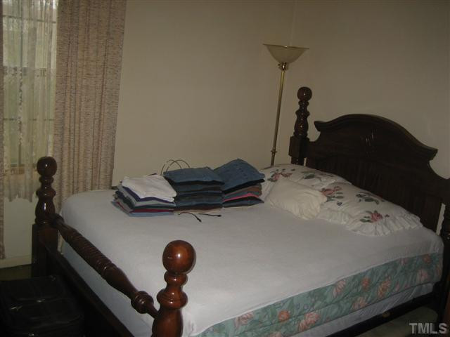 102 North State Street Raleigh, NC 27601 - Photo 12 of 13 a bed room with furniture and garden