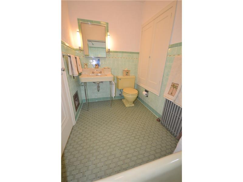 4015 Provost Road Whitehall, PA 15227 - Photo 19 of 25 Full Bath.