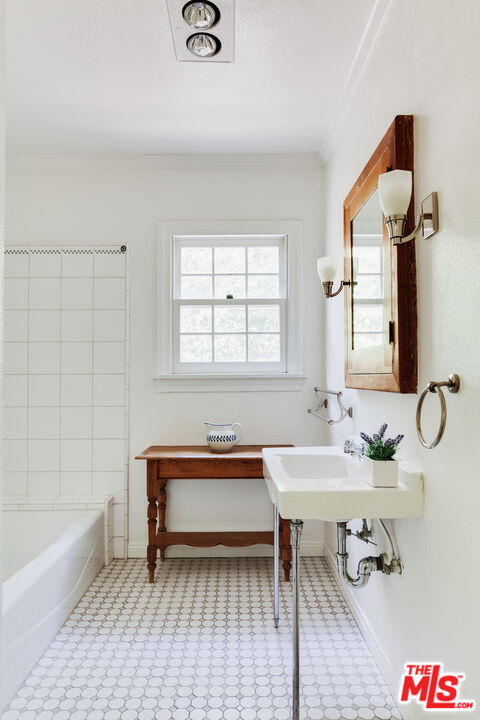 9018 Elevado Avenue West Hollywood, CA 90069 - Photo 23 of 32 a bathroom with a sink and a bathtub