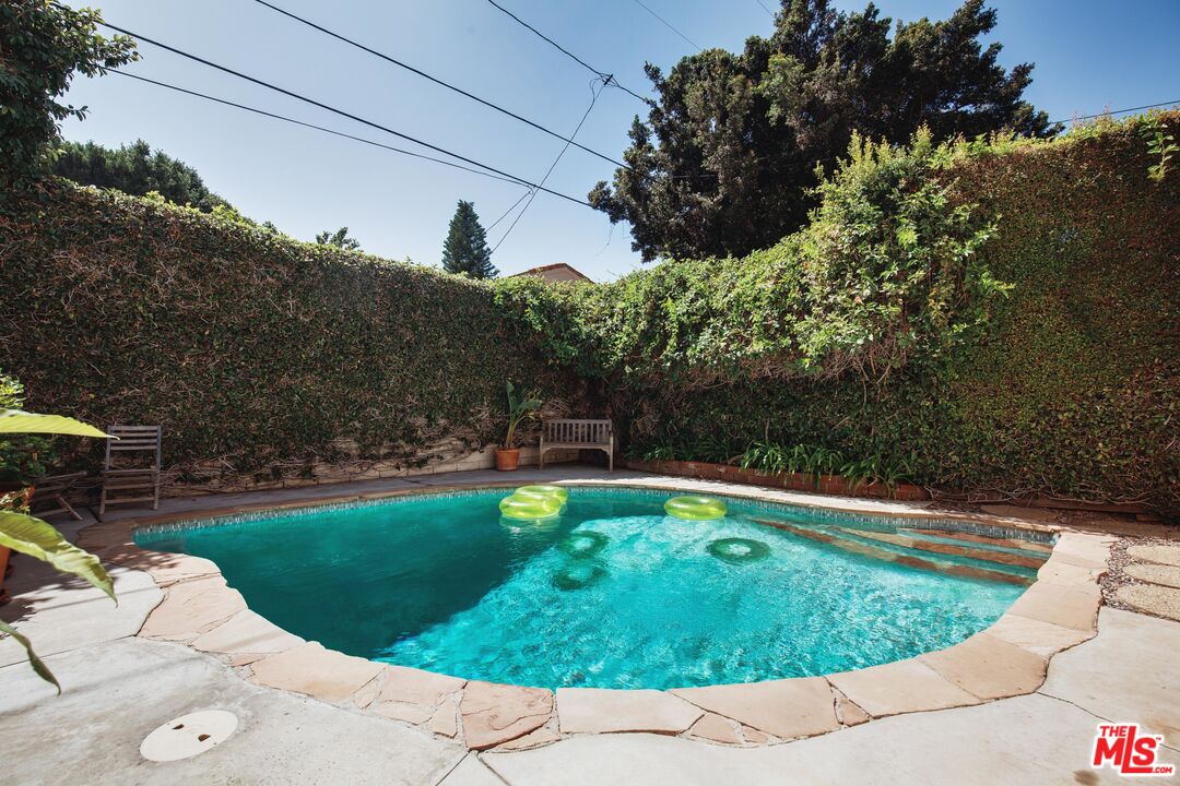 9018 Elevado Avenue West Hollywood, CA 90069 - Photo 31 of 32 a view of a swimming pool with a patio