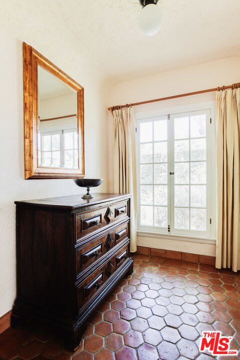 9018 Elevado Avenue West Hollywood, CA 90069 - Photo 7 of 32 a view of an empty room with a window