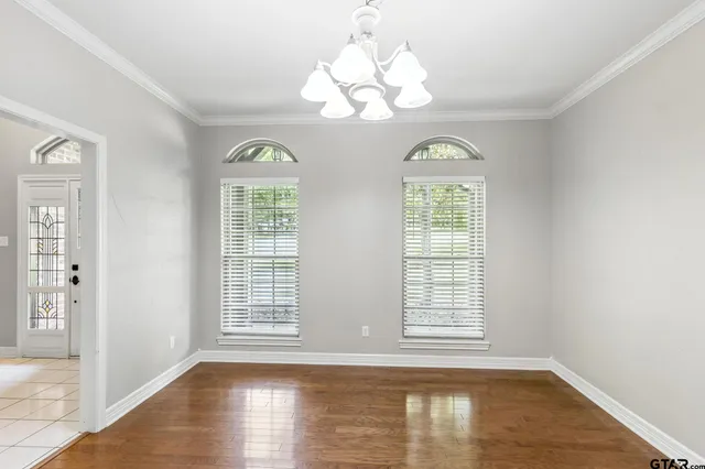a view of livingroom with furniture and wooden floor