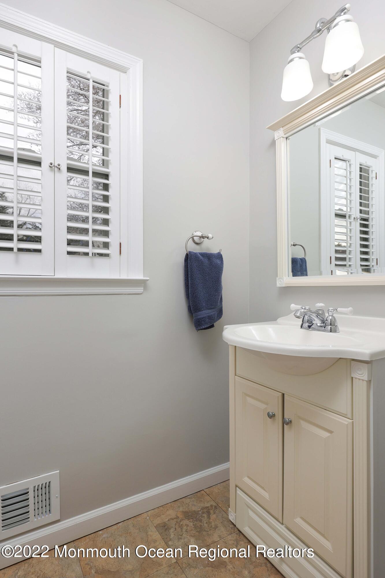 28 Fireside Road Red Bank, NJ 07701 - Photo 15 of 34 758A8069