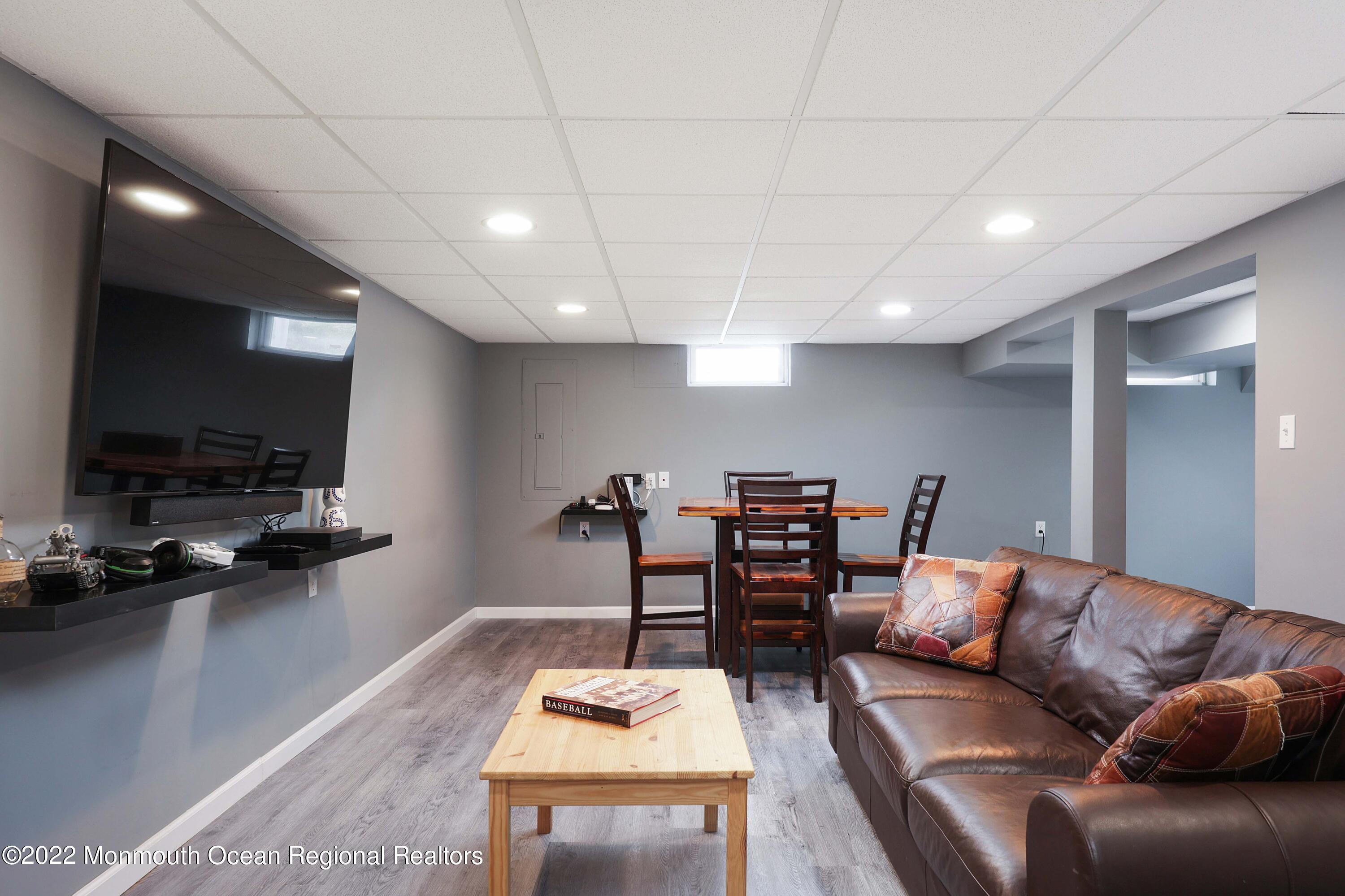 28 Fireside Road Red Bank, NJ 07701 - Photo 23 of 34 758A8071